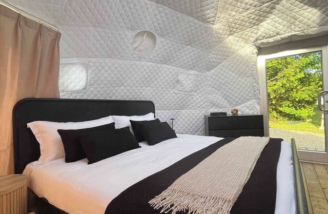 Luxe King GeoDome Tobermory Glamping West