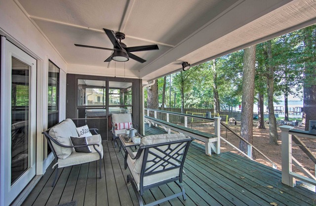 Luxe Lakehouse w/Sunset Views on Lake Palestine!