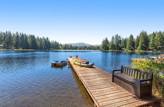 Luxe lakeside cottage with furnished porch, 2 docks, fire pit, deck, beachfront