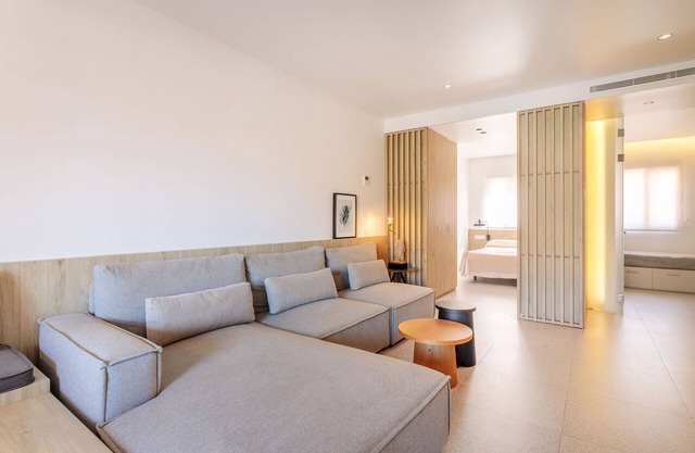 Luxe Levante: Beach and remote working