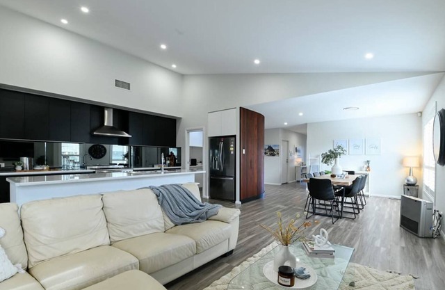 Luxe on Lincoln - Close to Zoo, Rejuvenating Pool