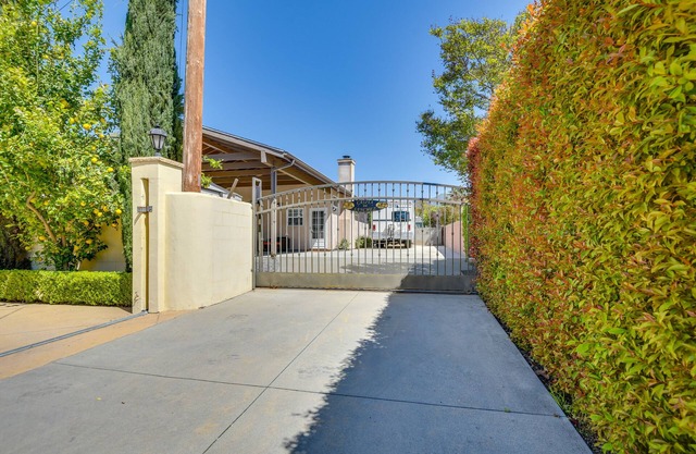 Luxe Pasadena Casita w/Fireplace & Grill