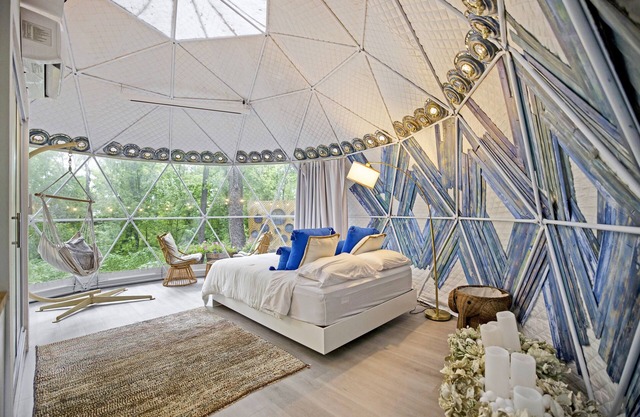 Luxe & Picturesque Dome Haven ~ Hot Tub ~ Glamping