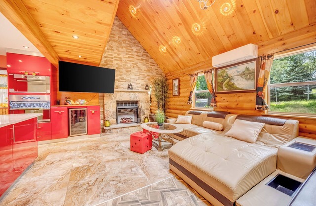 Luxe Pocono Oasis! Hot Tub, Firepit, Sauna, Lake, Ski, BBQ, Game Room, Fireplace