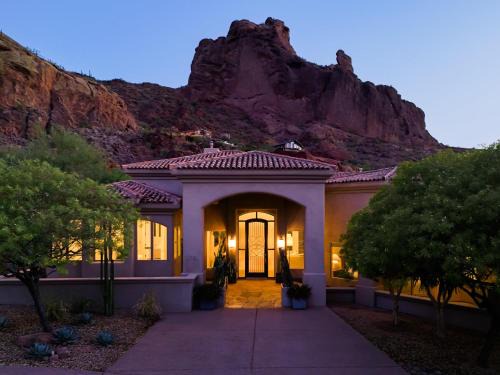 LUXE - Red Rock - Pool & Spa - In Paradise Valley