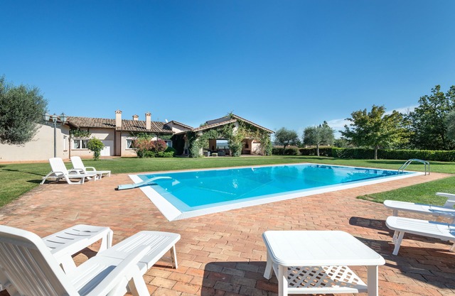 Luxe Roman Villa 25 minutes away from Rome | POOL, TENNIS COURT, FOOTBALL