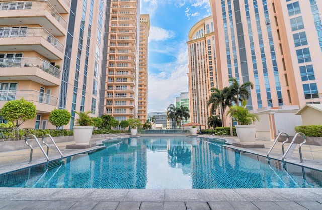 Luxe Suite With 180 Stunning City Views