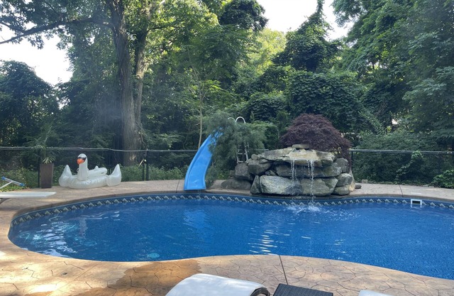 Luxe Villa Private Heated Pool HotTub 30 Min to NYCn