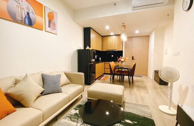 LuxeNestVN! spacious apartment,saltwater pool, a fitness center, Vinwonder.