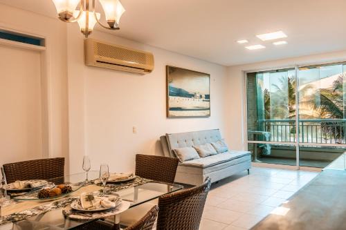 Luxo e Conforto à Beira-Mar com acesso direto para a praia no Porto das Dunas com 3 suítes, ideal para Famílias Exigentes