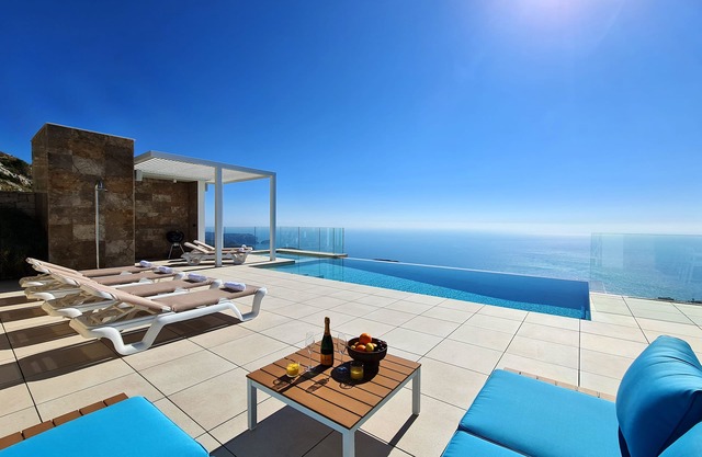 Luxueuse Villa Contemporaine VUE Front SUR MER Super Équipée- Zone Privée Isolée