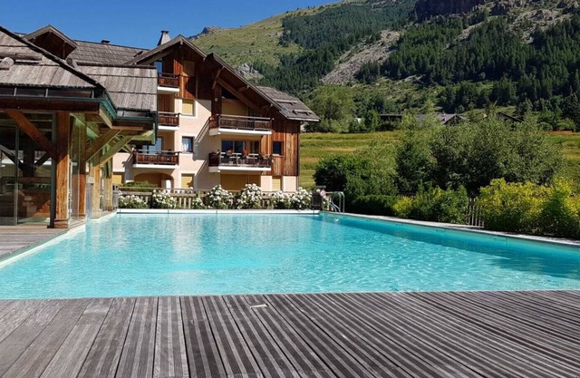 Luxueux Appartement 4/5p, Pied des Pistes à Serreche. Terrasse Sud. Piscine