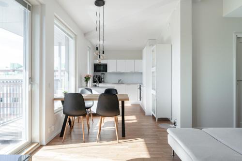 Luxurious 1BR Penthouse with Private Balcony