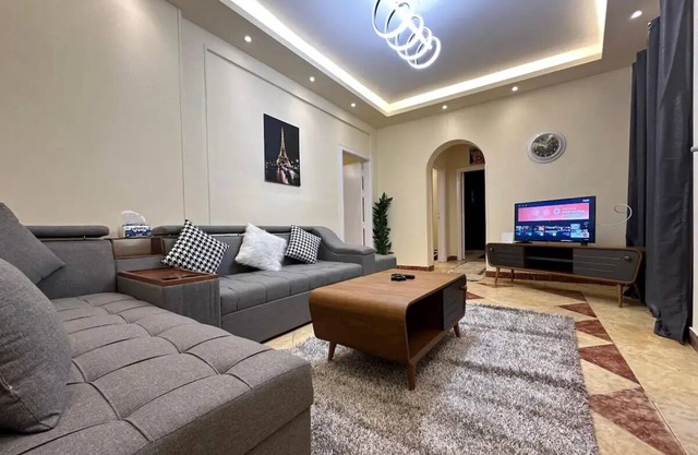 Luxurious 2-Bedroom Oasis in Cairo's Vibrant Heartnn