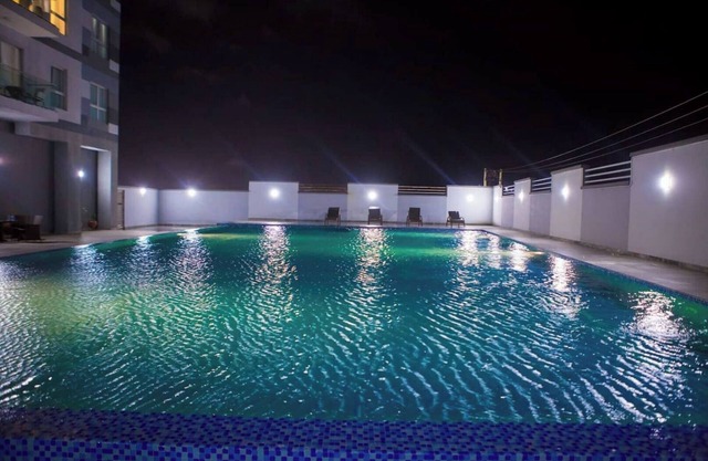 Luxurious 2 Bed apartment with Breathtaking Beach-View