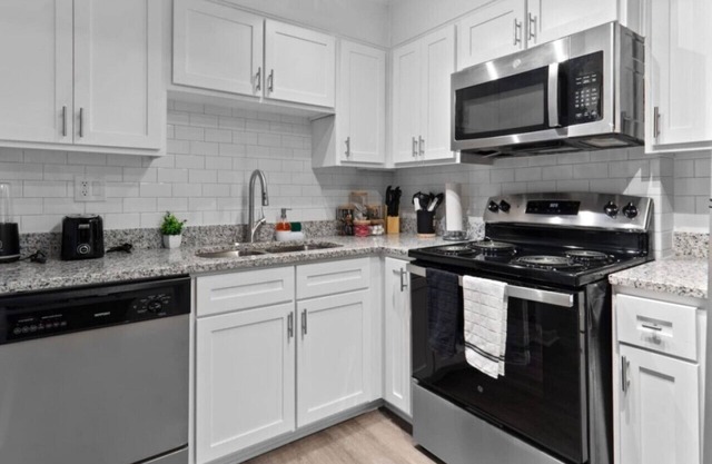 Luxurious 2 Bed Suite - in Raleigh!