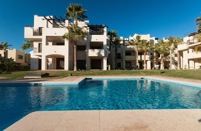 luxurious 2 bedroom,2 bathroom ground floor apartment adjacent to pool Sleeps 6