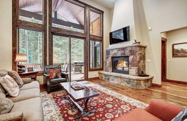 Luxurious 5 bedroom/5.5 bath gorgeous home with hot tub and ping pong table