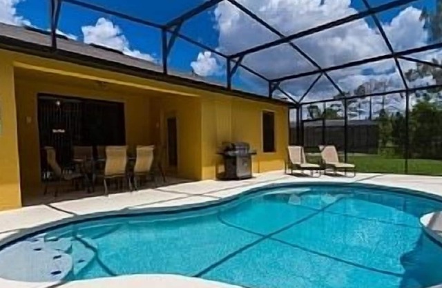 Luxurious 5 Bedroom Villa With South Facing Swimming Pool
