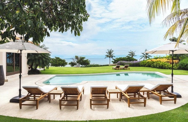 Luxurious 5 Star Oceanfront Villa/Private Pool/In Gates/Staff Service