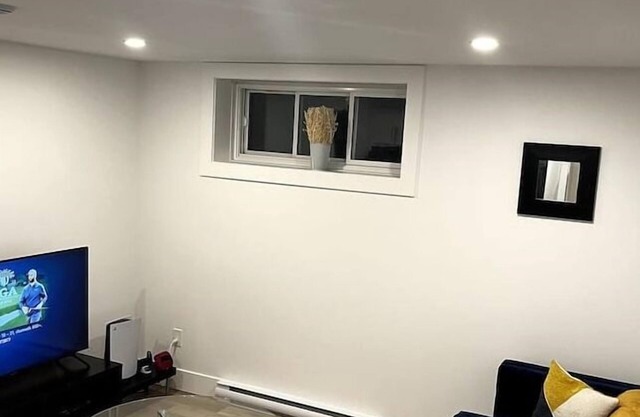 Luxurious Apartment - 5 Minutes from YQM Airport