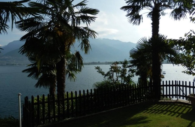 Luxurious apartment with private beach on Lake Maggiore
