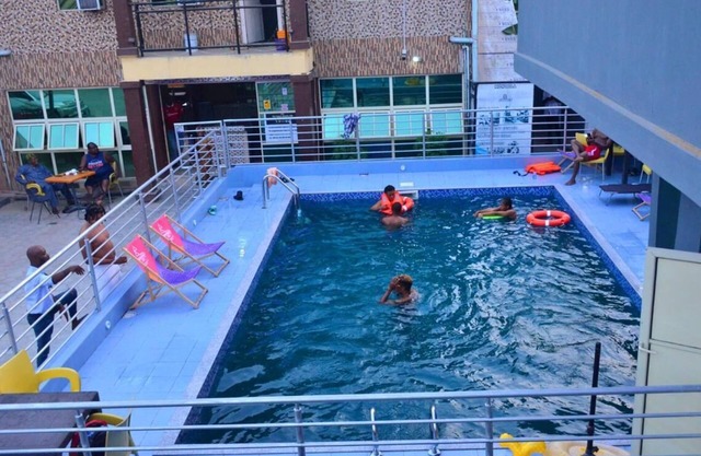 Luxurious Awoyaya Apartment With Private Pool and Garden