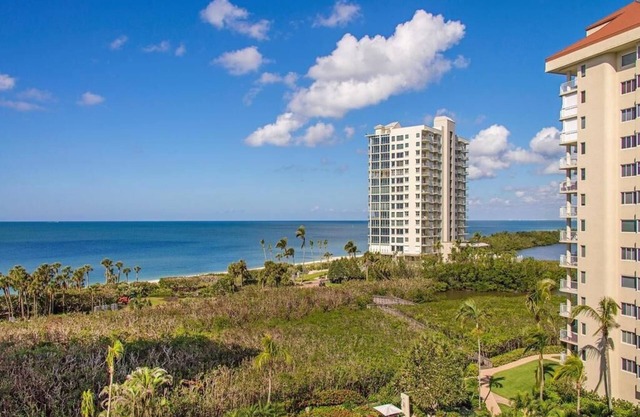 Luxurious Beach Front Condo with Spectacular Views!