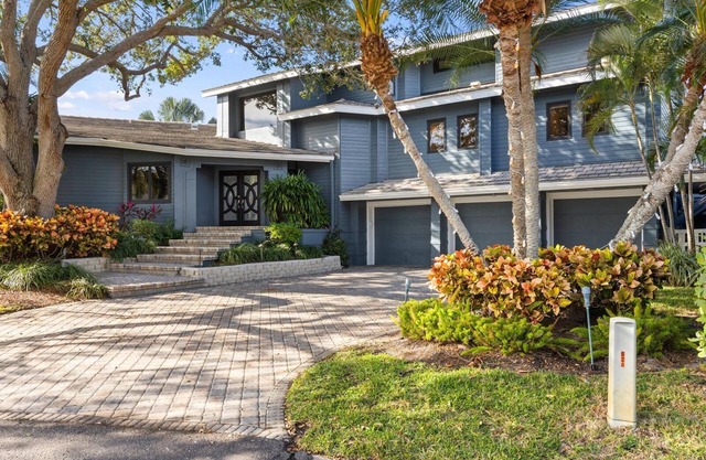 Luxurious Belleair Beach Retreat/Your Ultimate Coastal Escape & Backyard Sunsets