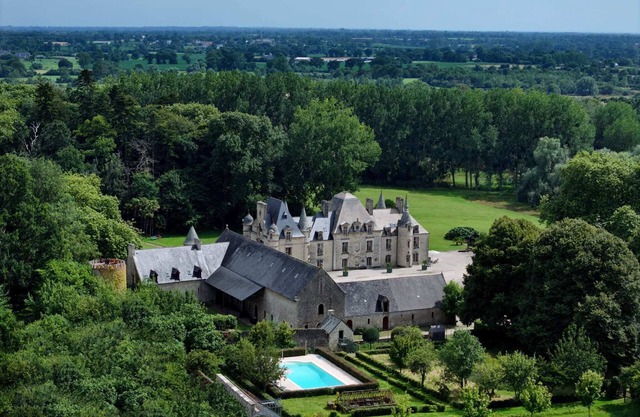 Luxurious Castle D'DAY - Swimming pool and tennis court in Normandy