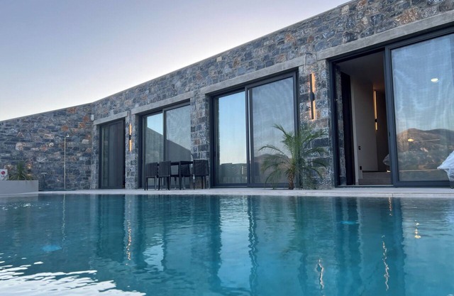 Luxurious Cave-Style, Smart Two Villas & Mountain View on Neromai Residence