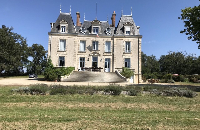Luxurious Chateau with Private Pool, Tennis and Par 3 Golf