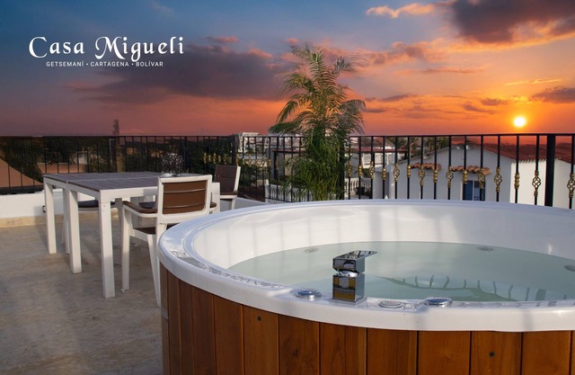Luxurious colonial house with jacuzzi on terrace - Casa Migueli