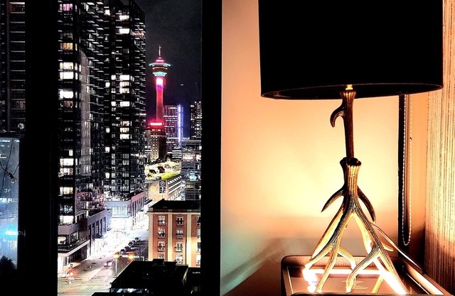 Luxurious Condo w/Breathtaking Tower Views | Heart of Downtown