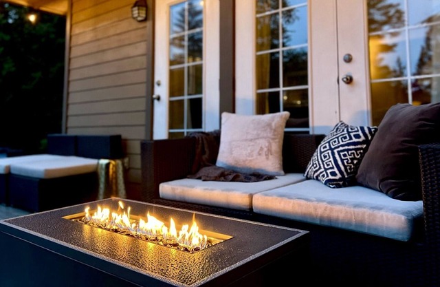 Luxurious Cottage w. Hot Tub & Ocean Views