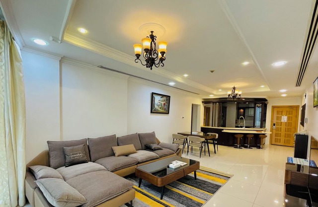 Luxurious Double Bedroom at Heart of Juffair