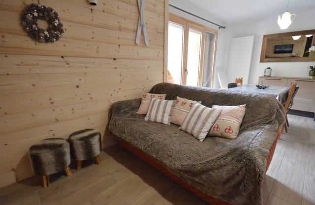 Luxurious Duplex Apartment in Les Gets Center - 2BR, Sleeps 4, Garage, Ski Storage