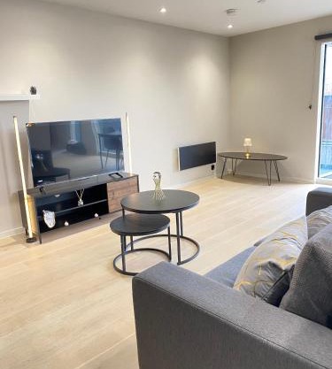 Luxurious, High-End 2-Bedroom with Balcony
