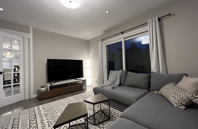 Luxurious Home in Mississauga Golf and Country Club