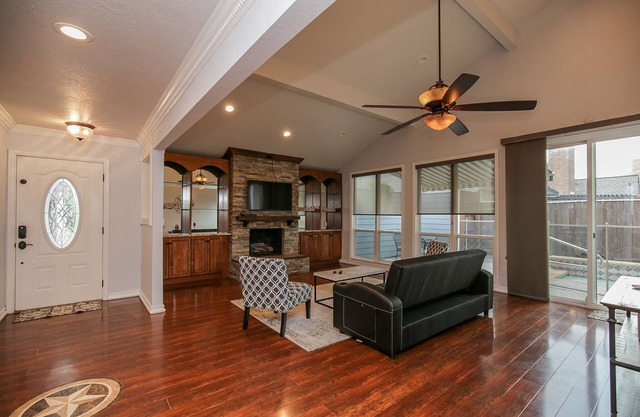 Luxurious Home with Private Pool - Energy Corridor, Memorial Area - West Houston
