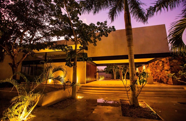 Luxurious House North Merida all svcs near Malls Altabrisa La Isla City Center