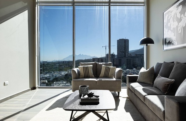 Luxurious in Jardín Secreto 718, 8 min San Pedro.