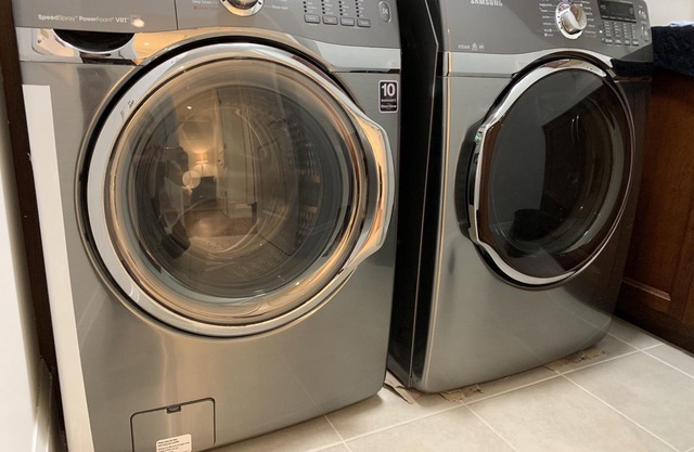 Luxurious New 3-BR Basement of Vancouver West