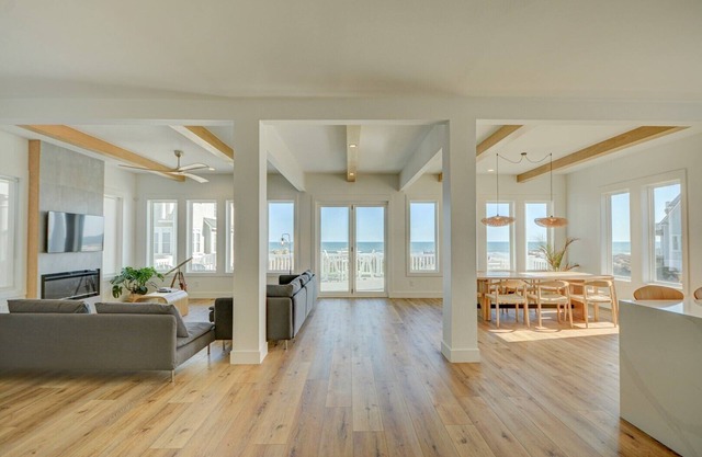 Luxurious Oceanfront Home - Dog Friendly - Community Pool & Beach Access