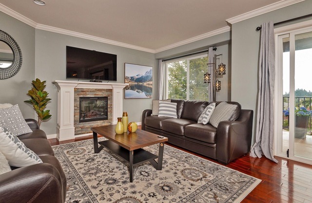 Luxurious Olympic View Suite 1400 Sq ft + Balcony