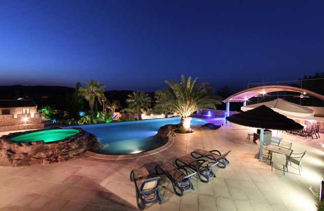 Luxurious,Outstanding -romantic Ranch-surrounded by pine trees & love/SHA cyprus