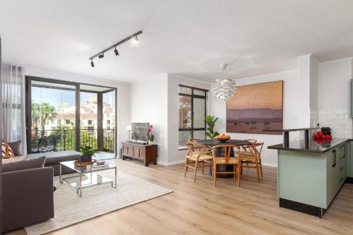 Luxurious Palm View Apartment Cape Town