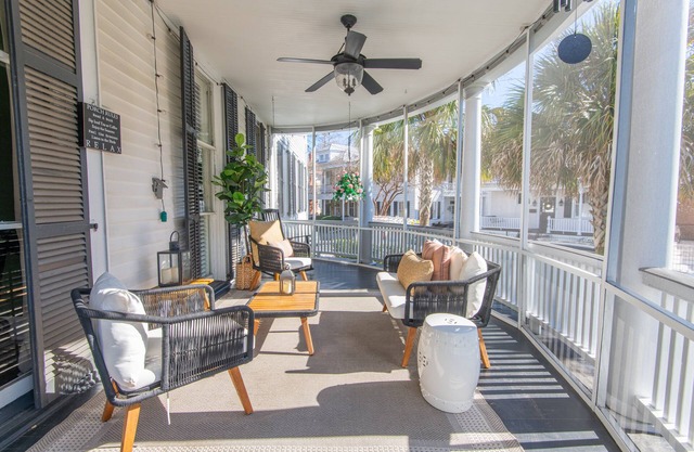 Luxurious, Renovated South of Broad Condo