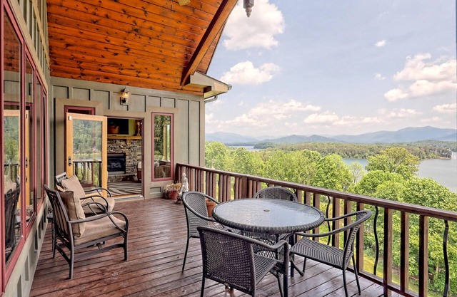 Luxurious Sanctuary Summit - By Chatuge Home Concierge | Incredible Mountain & Lake Chatuge Views | Sleeps 19 | 6BR Retreat, fire pit, ping pong