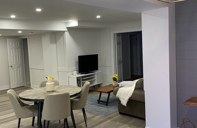 Luxurious, spacious, Independent 2 Bedrooms 2 baths with fireplace/free parking